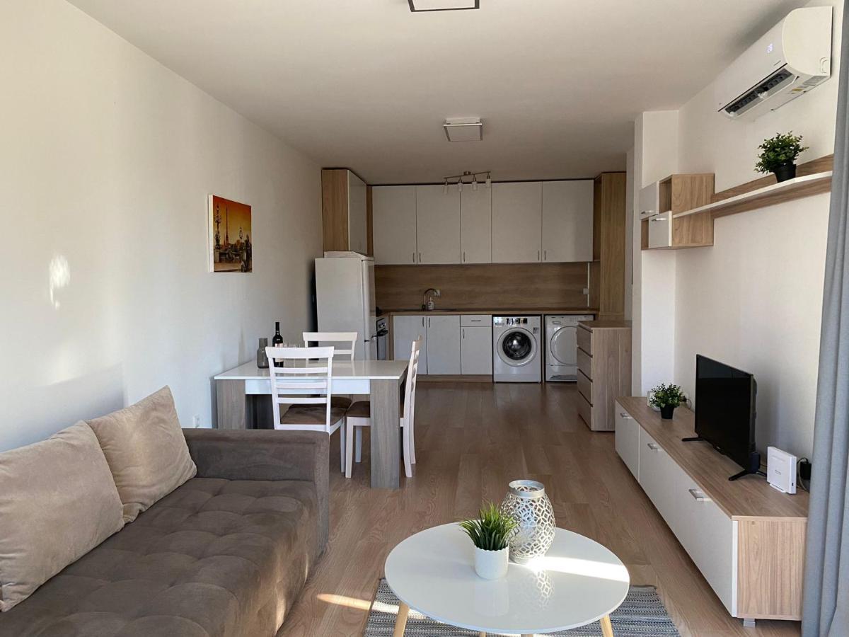 Brand New Apartment With Outdoor Swimming Pool Варна Екстериор снимка